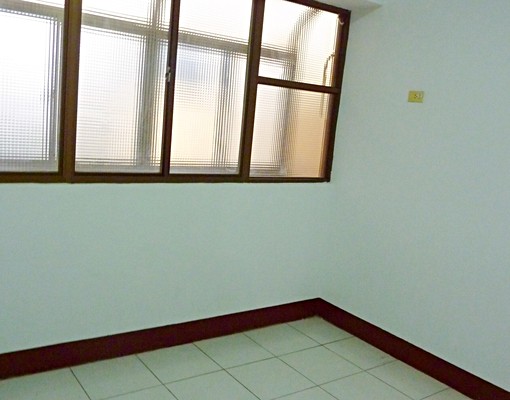 曙光女中旁近巨城百貨溫韾三房附車位便宜租 - Image 11