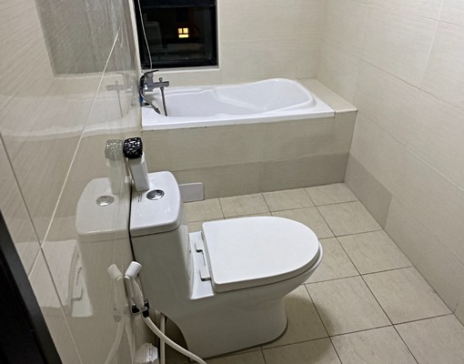 世界花園,有冷氣,7層樓電梯華廈的頂樓 - Image 8