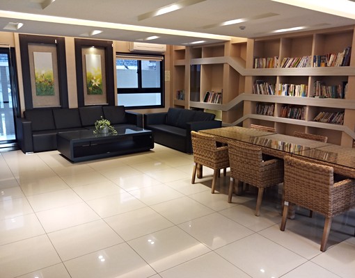 世界花園,有冷氣,7層樓電梯華廈的頂樓 - Image 15