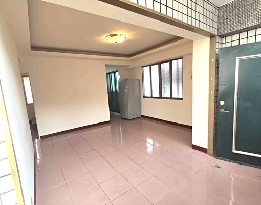 東海大學商圈5分鐘,大立光近電梯大樓三房一廳公寓 - Image 1