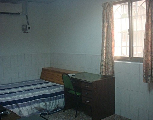 雅房出租(限女性,包水電,室內機車車位) - Image 1