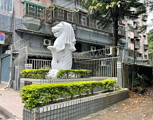 安康路新加坡面寬樓中樓大一樓 - Image 1