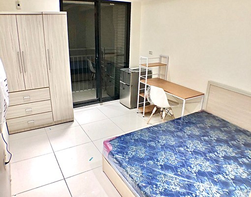 獨洗落地窗陽台｜流理台｜室內車｜電梯含網路第四台管理費｜中華 - Image 3