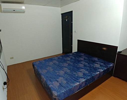 智光商圈-優質木地板套房2樓D室.安靜乾淨.大陽台真好曬衣服 - Image 4