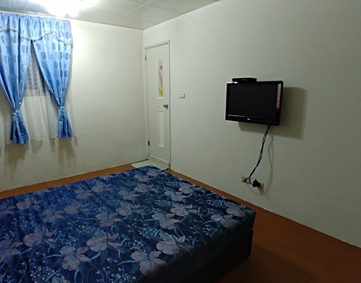 智光商圈-優質木地板套房2樓D室.安靜乾淨.大陽台真好曬衣服 - Image 5