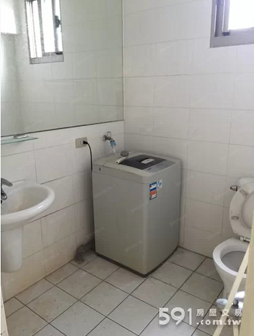 有獨立洗衣機.