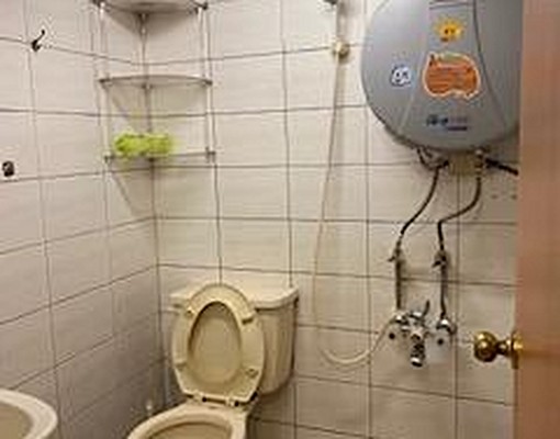 西門捷運獨立溫馨套房徵勤勞環保有禮貌者 - Image 4