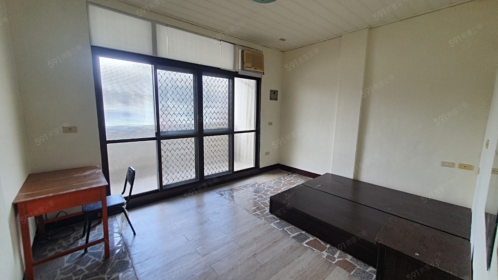 三樓小陽台房間