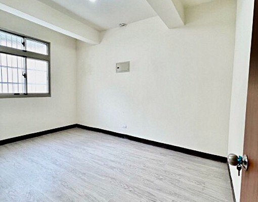 南亞全新裝潢邊間透天/門前停車 - Image 8