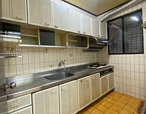 大業商圈♠稀有四房透天♠門口可停車♠機能好 - Image 13