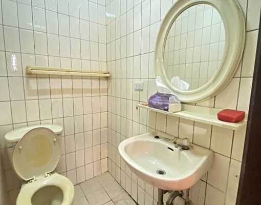 大業商圈♠稀有四房透天♠門口可停車♠機能好 - Image 10