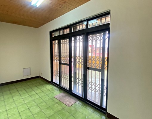 大業商圈♠稀有四房透天♠門口可停車♠機能好 - Image 14