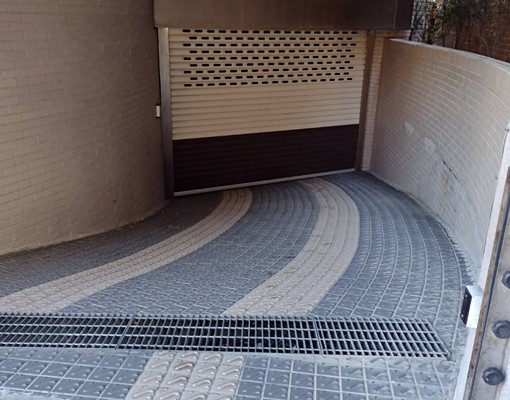【大同硯】汐止火車站旁坡道機械車位可停休旅車 - Image 1