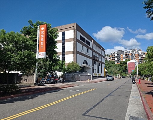 奇岩重劃區芳鄰頂家大套(限女)含水電瓦斯 - Image 3