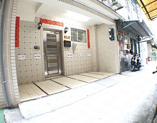 ✿C29輕軌樹德站✿簡約小套房✿衛浴開窗✿固定機車位 - Image 1