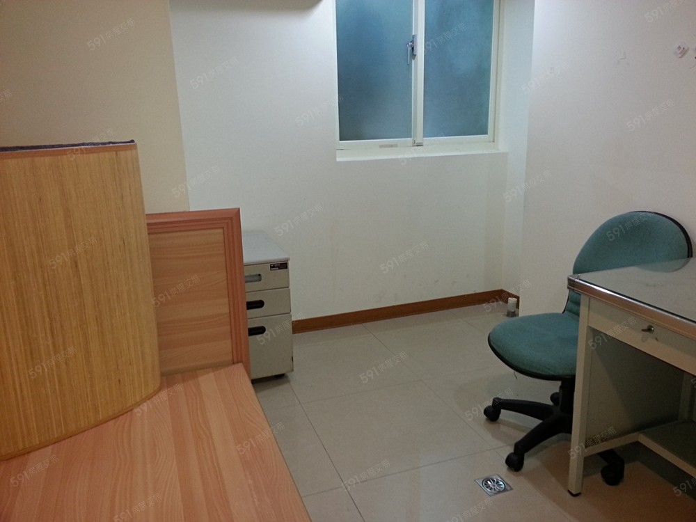 雅房305室6坪租8000限女姓