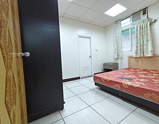 鄰近火車站~中北路二段~林森路~健行路~ - Image 3