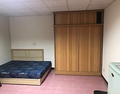 育樂街明亮雅房 - Image 1