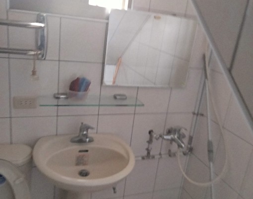 套房出租寬廣的空間一可開伙另計有陽台 - Image 4