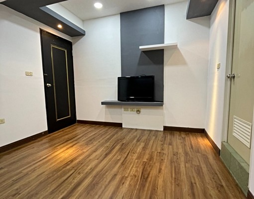 台南大學大東夜市電梯平車套房出租E301 - Image 5