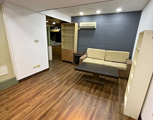 台南大學大東夜市電梯平車套房出租E301 - Image 2