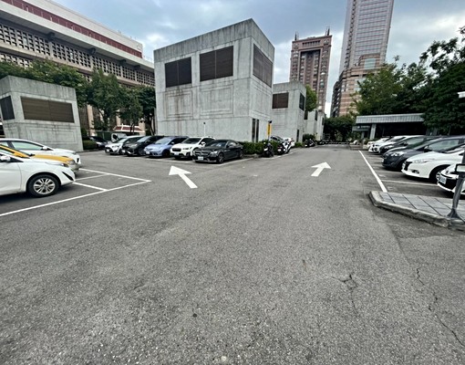 台北車站停車場近京站、捷運、桃捷、承德路 - Image 2