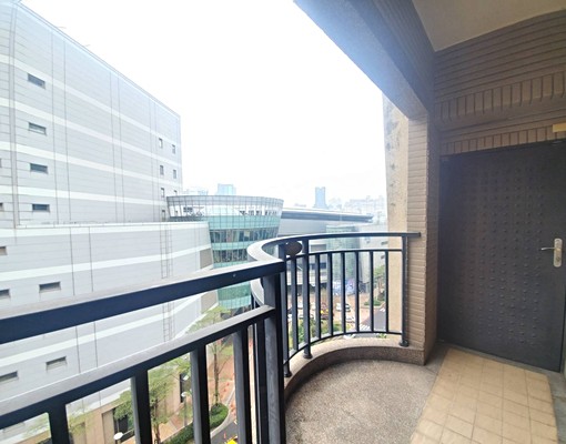 (正)巨蛋旁高樓層優質大樓+平車 - Image 1