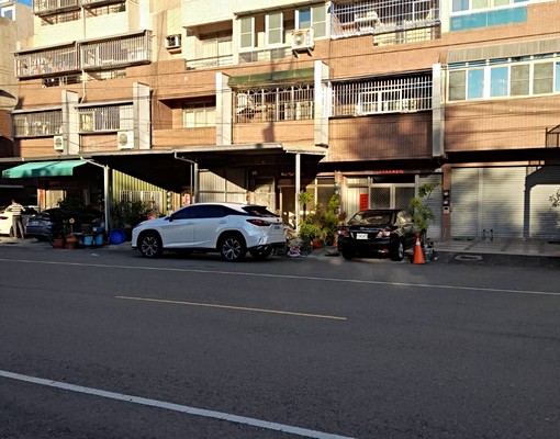 *免仲介費*東方設計大學四層透天店住合一 - Image 2