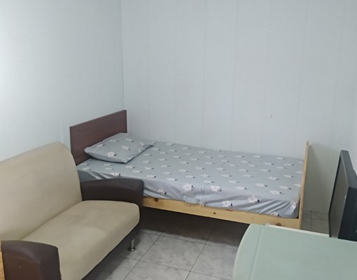 頂溪捷運旁雅房,有超大放風陽台,只租一間 - Image 1