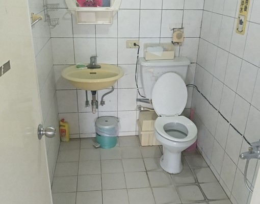 頂溪捷運旁雅房,有超大放風陽台,只租一間 - Image 5