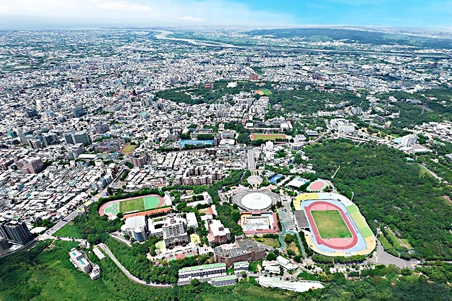 「市心.寬庭」座落縣立體育場旁