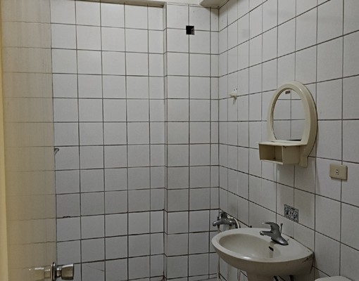 整棟4樓,近中科,前院停車位,喜歡可談,免仲介 - Image 5