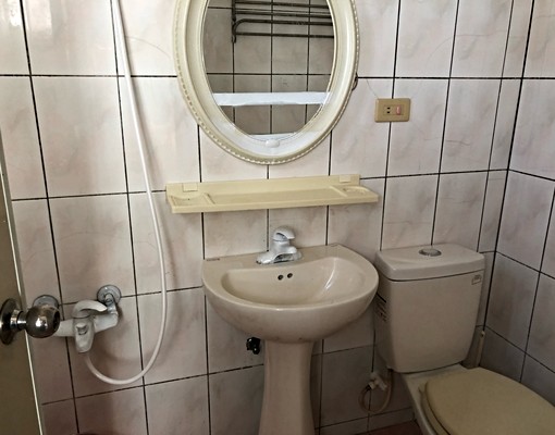 早上向陽對外窗安靜空氣清晰流通陽光普照 - Image 5