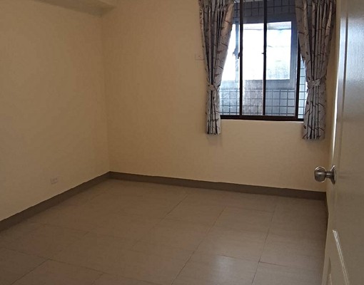 大里中興路肯德基2房車位美華廈 - Image 3