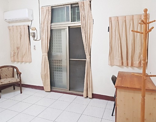 超棒3樓大雅房,附陽台網路!衛浴僅兩共用 - Image 9