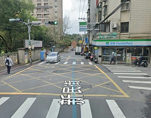 【廣告牆出租】淡水新民街三角窗外牆|高曝光人潮地段|五校匯聚 - Image 7