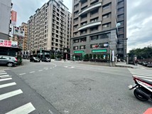 立信五街專任合署辦公室附近..