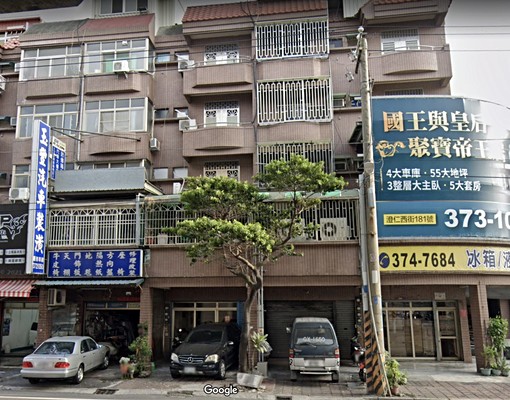 澄觀路透天金店面-臨大馬路開店、住家皆可 - Image 1