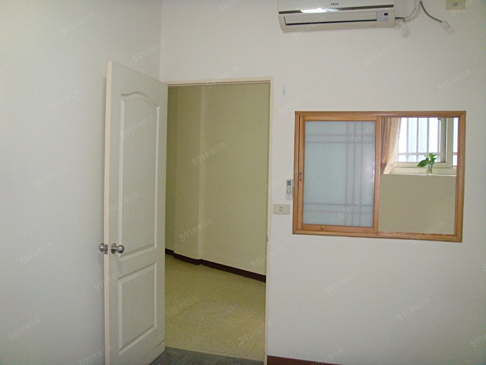 房內有安裝分離式冷氣