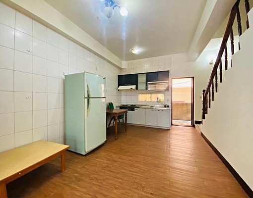 【草漯★三層樓透天】室內車庫 - Image 2