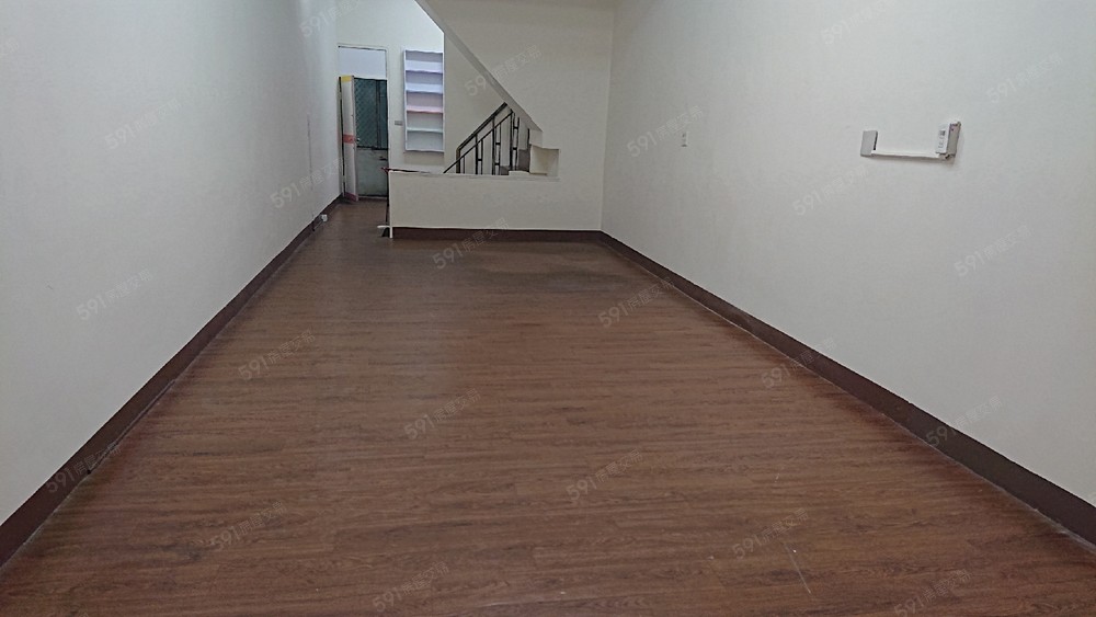 二樓舖塑膠地板