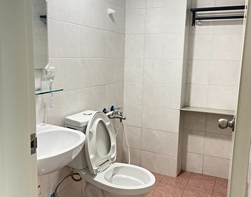 清淨溫馨全新套房(歡迎機車族)可租補102 - Image 1