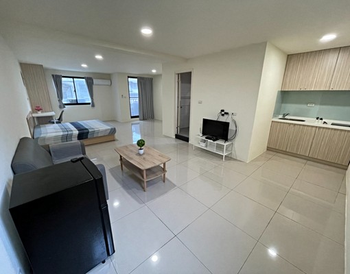 中山醫附近高級透天社區屋主自租 - Image 1