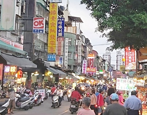 全新裝潢套房近商圈捷運富國商圈鴻金寶商圈季繳優惠限女生 - Image 9