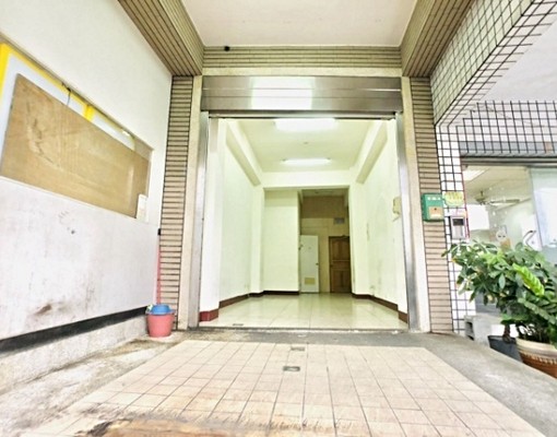 右昌臨路透天一樓 - Image 1