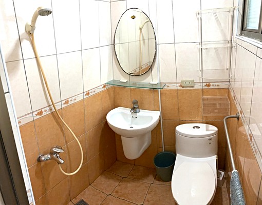 火車站前整棟五戶含第四台網路室內可放機車 - Image 5