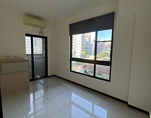 屋主自租免仲介費✨中園國小正對面✨精裝兩房✨含車露臺戶✨ - Image 9