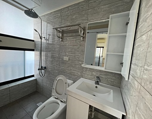 屋主自租免仲介費✨中園國小正對面✨精裝兩房✨含車露臺戶✨ - Image 11