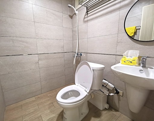 山腳全聯旁，時尚大套房，可開伙! - Image 3