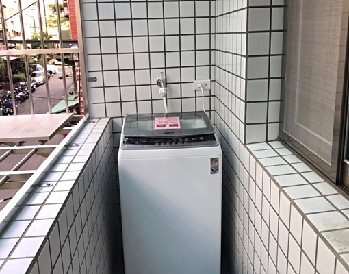 全新裝潢邊間採光良好 - Image 2